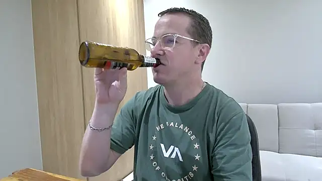 BrettJ81 online show from March 10, 3:41 pm