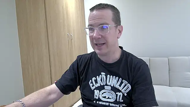 BrettJ81 online show from April 9, 2:12 pm