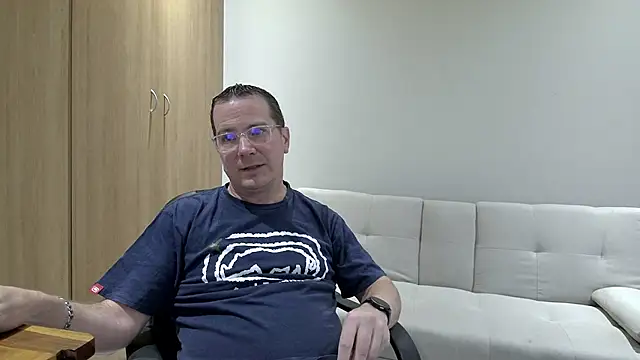 BrettJ81 online show from November 7, 3:04 pm