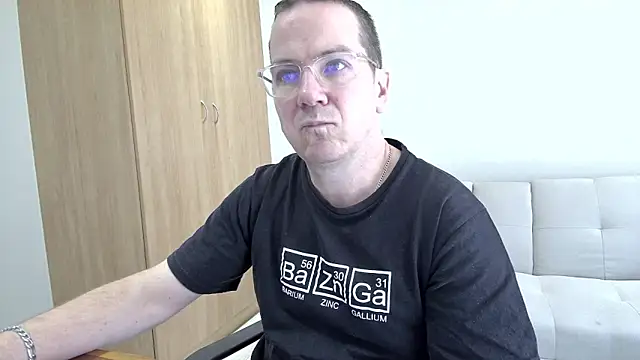 BrettJ81 online show from March 29, 10:59 am