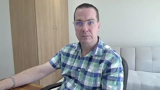 BrettJ81 online show from September 13, 9:54 am