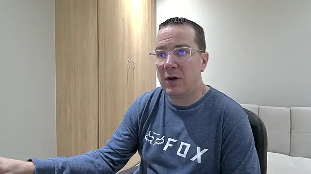 BrettJ81 online show from October 20, 4:55 pm