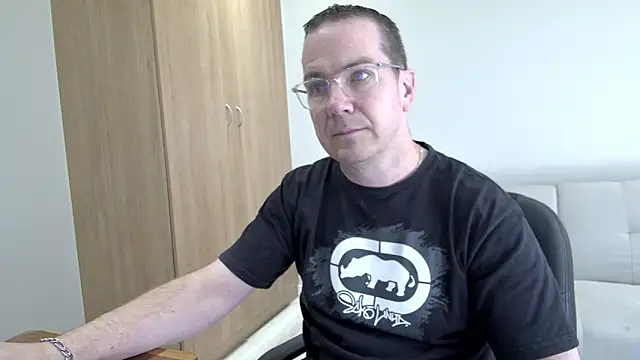 BrettJ81 online show from April 4, 12:13 pm