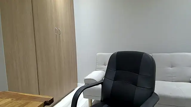 BrettJ81 online show from December 1, 2:31 pm