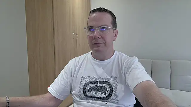 BrettJ81 online show from November 30, 2:30 pm